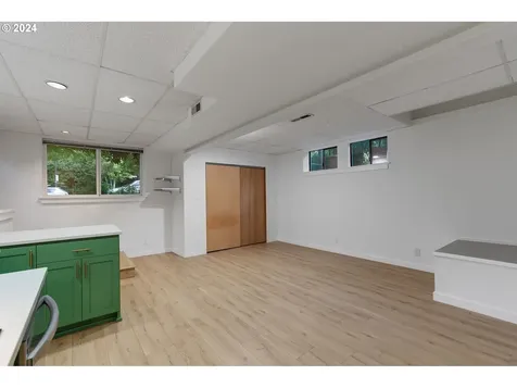 215 S Gibbs Street Portland OR 97239