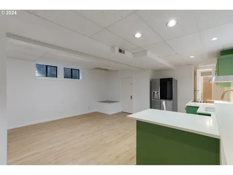 215 S Gibbs Street Portland OR 97239