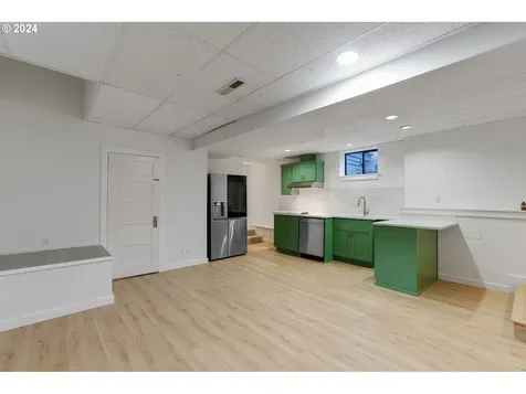 215 S Gibbs Street Portland OR 97239