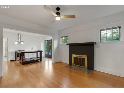 215 S Gibbs Street Portland OR 97239