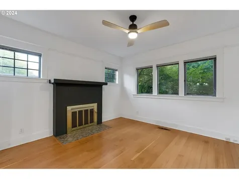 215 S Gibbs Street Portland OR 97239