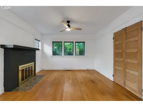215 S Gibbs Street Portland OR 97239