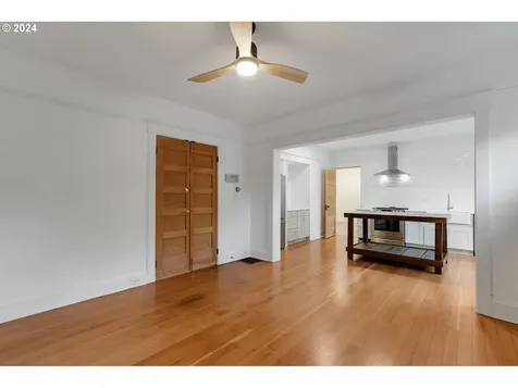 215 S Gibbs Street Portland OR 97239
