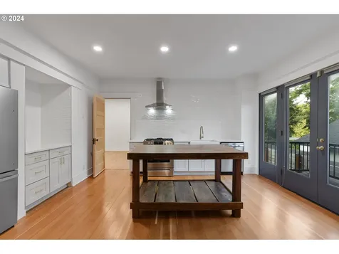 215 S Gibbs Street Portland OR 97239