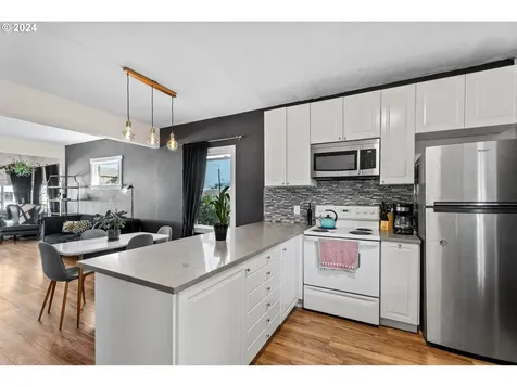 6101 SE 90th Avenue Portland OR 97266