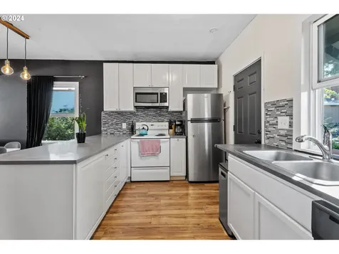 6101 SE 90th Avenue Portland OR 97266