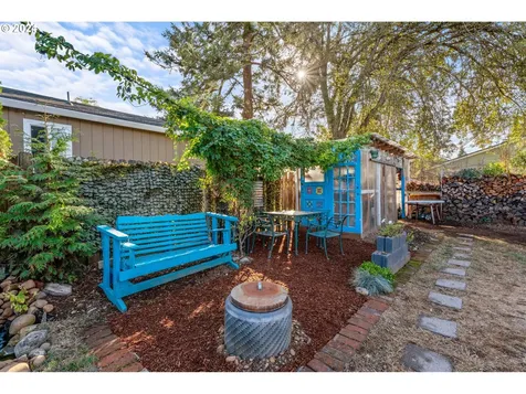 6101 SE 90th Avenue Portland OR 97266