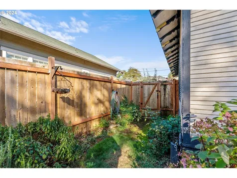 6101 SE 90th Avenue Portland OR 97266