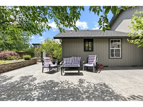 835 W 17th Avenue Junction City OR 97448