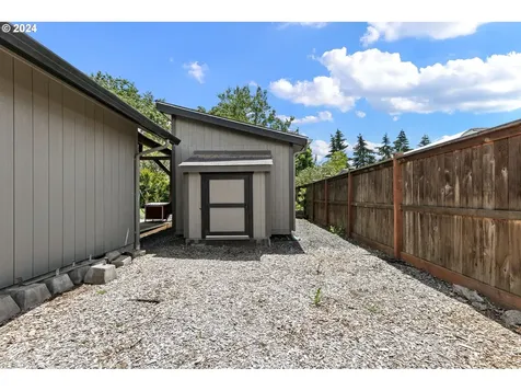 835 W 17th Avenue Junction City OR 97448
