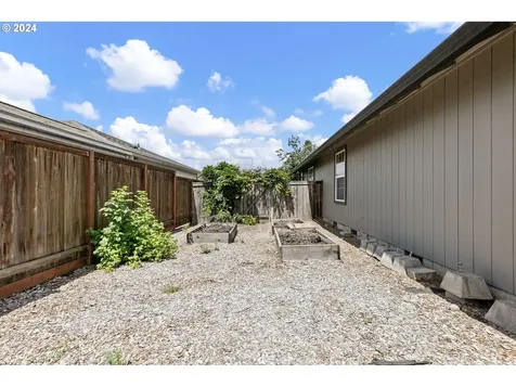 835 W 17th Avenue Junction City OR 97448