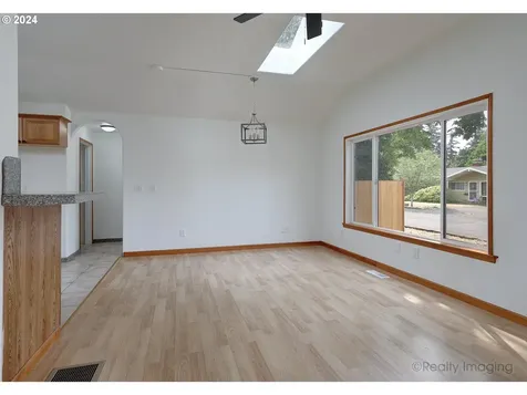 5817 Se Mitchell Street Portland OR 97206