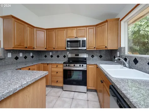5817 Se Mitchell Street Portland OR 97206
