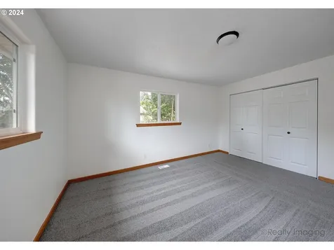 5817 Se Mitchell Street Portland OR 97206