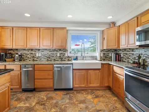 67678 Nicolai Road Rainier OR 97048