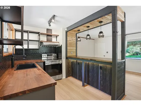 2832 NE Fremont Drive Portland OR 97220
