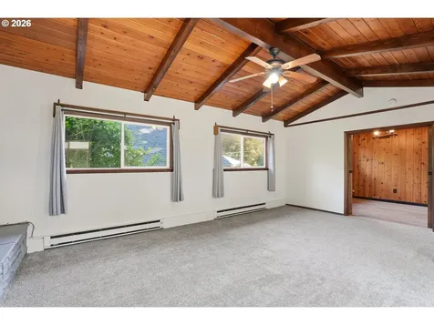 2832 NE Fremont Drive Portland OR 97220