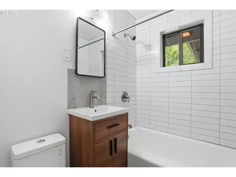 2832 NE Fremont Drive Portland OR 97220
