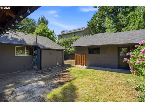2832 NE Fremont Drive Portland OR 97220