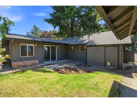 2832 NE Fremont Drive Portland OR 97220
