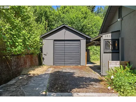 2832 NE Fremont Drive Portland OR 97220