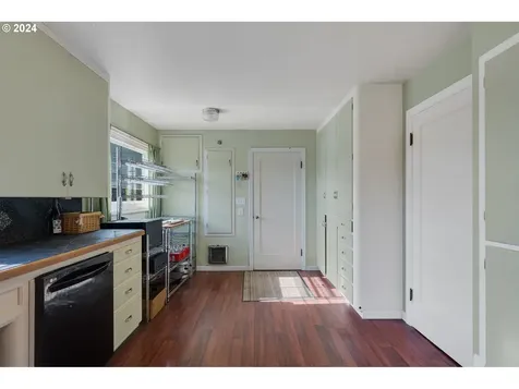 2402 7th Street Tillamook OR 97141