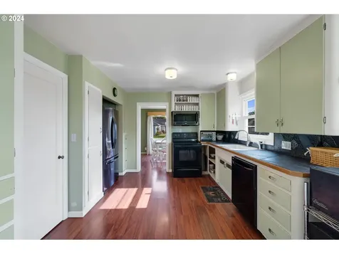 2402 7th Street Tillamook OR 97141