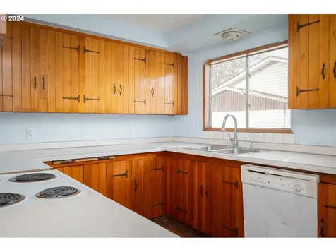 92244 Nowlans Drive Astoria OR 97103
