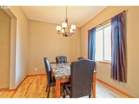 680 N R Street Washougal WA 98671