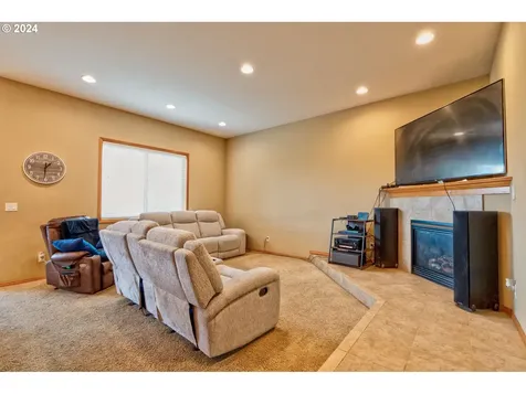 680 N R Street Washougal WA 98671
