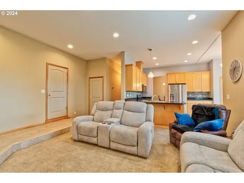 680 N R Street Washougal WA 98671