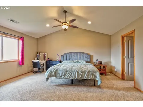 680 N R Street Washougal WA 98671