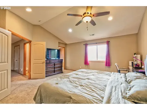 680 N R Street Washougal WA 98671