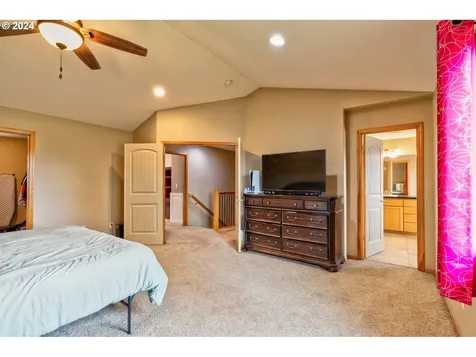 680 N R Street Washougal WA 98671