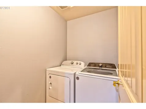 680 N R Street Washougal WA 98671