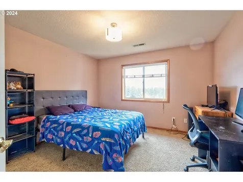 680 N R Street Washougal WA 98671