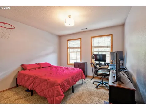 680 N R Street Washougal WA 98671