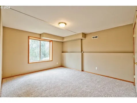 680 N R Street Washougal WA 98671