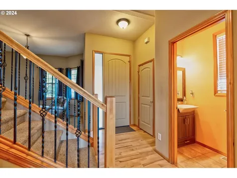 680 N R Street Washougal WA 98671