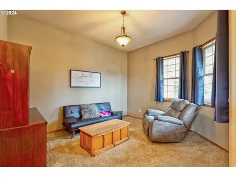 680 N R Street Washougal WA 98671