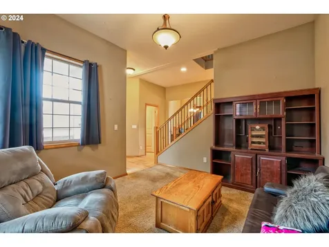 680 N R Street Washougal WA 98671
