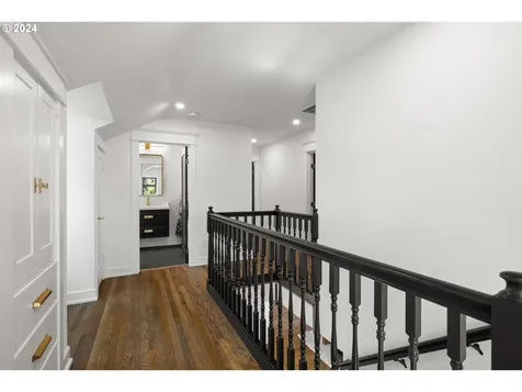 5220 Ne Roselawn Street Portland OR 97218