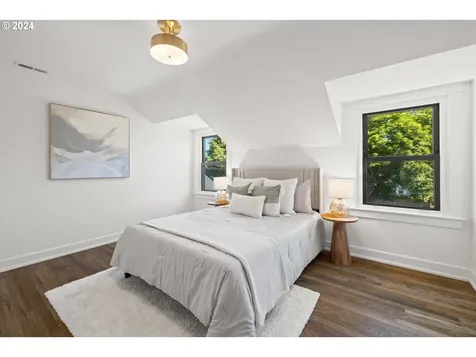 5220 Ne Roselawn Street Portland OR 97218