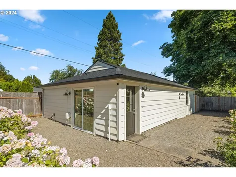 5220 Ne Roselawn Street Portland OR 97218
