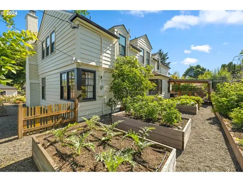 5220 Ne Roselawn Street Portland OR 97218