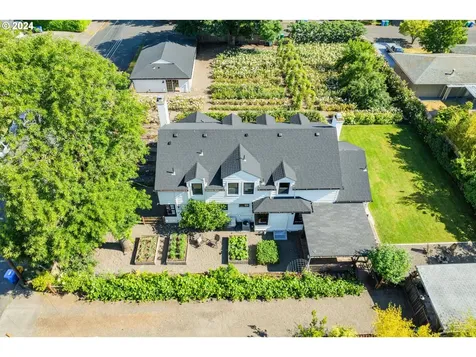 5220 Ne Roselawn Street Portland OR 97218