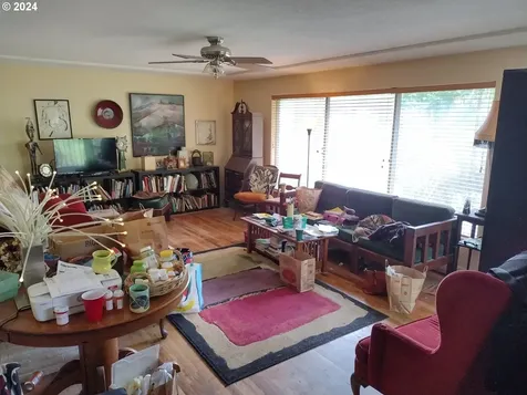 4832 Ne Simpson Street Portland OR 97218
