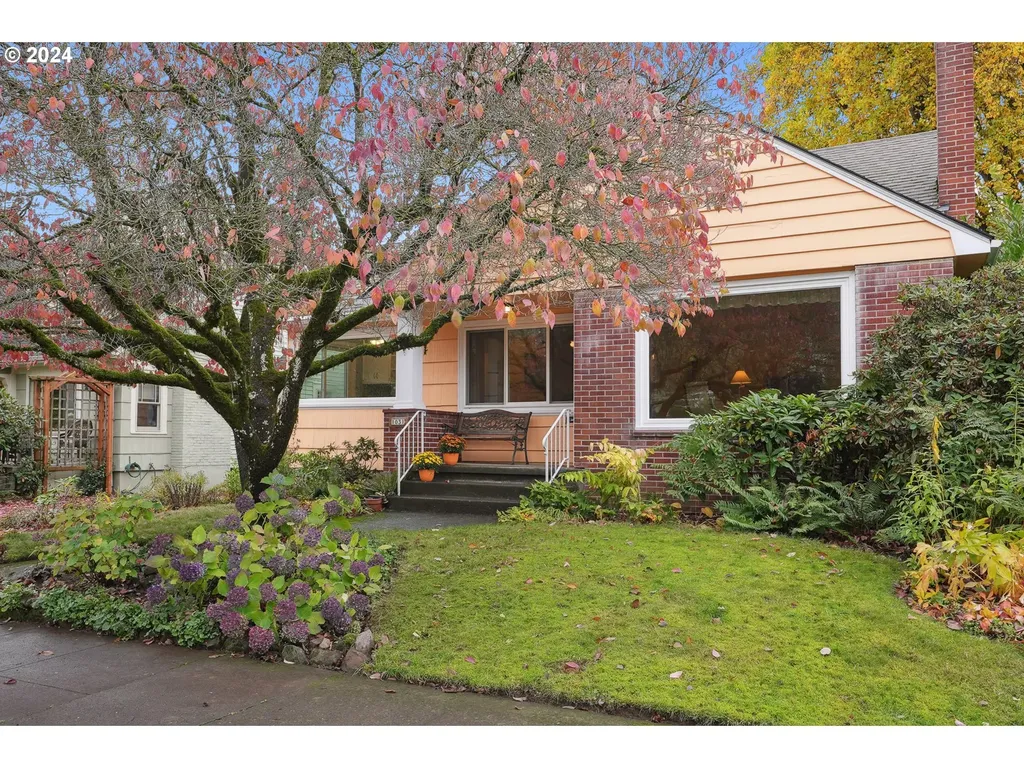 1031 SE 56th Avenue Portland OR 97215