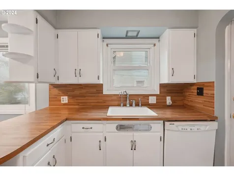 1031 SE 56th Avenue Portland OR 97215