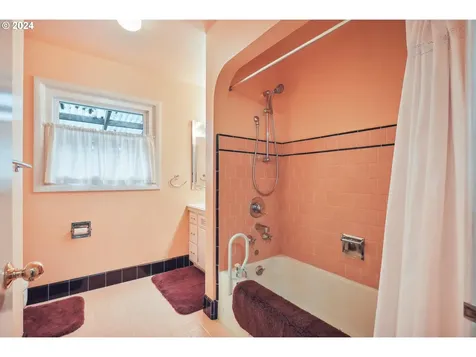 1031 SE 56th Avenue Portland OR 97215